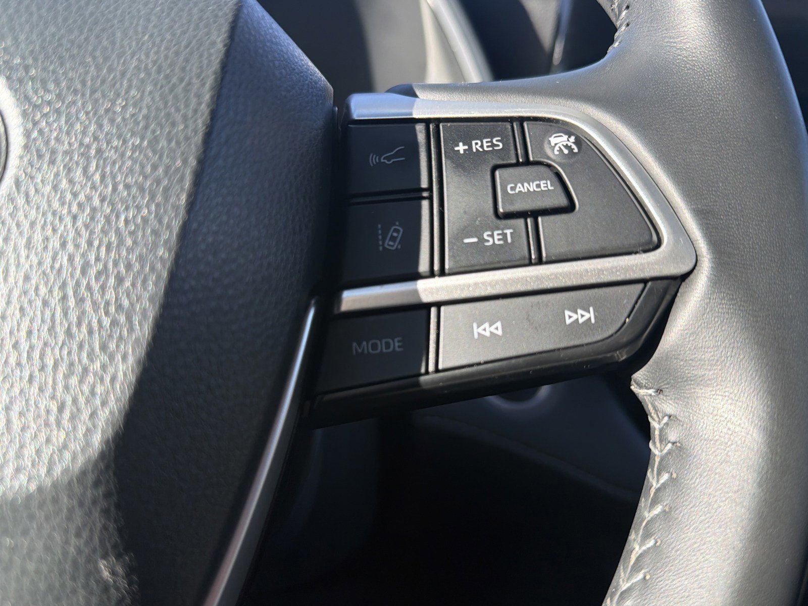 Used 2024 Toyota Highlander XLE image 30