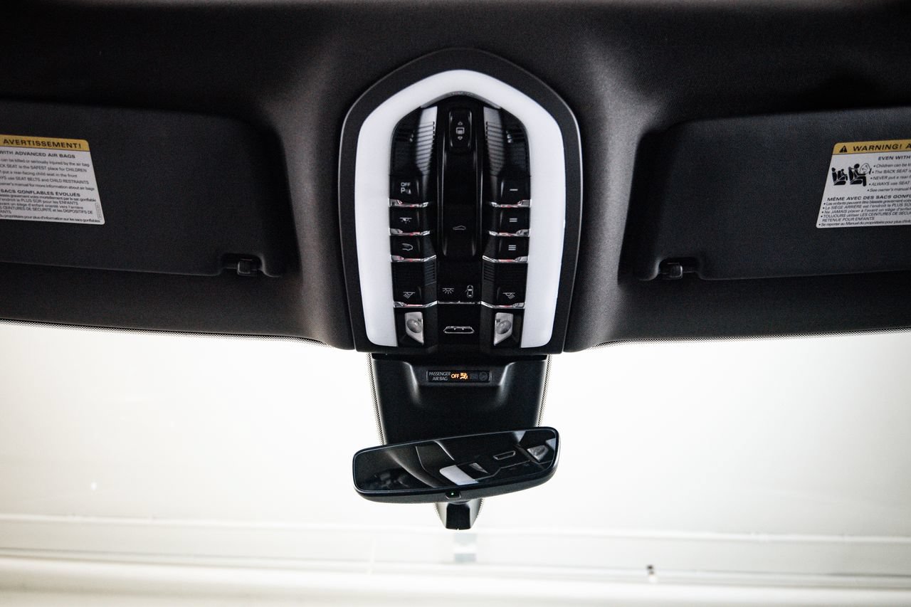 Certified 2024 Porsche Macan AWD/4WD image 20