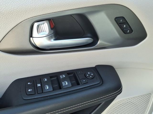 Used 2024 Chrysler Pacifica Touring-L image 20