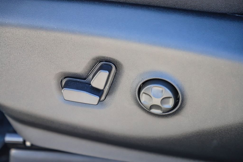 New 2026 Chrysler Pacifica Limited image 25