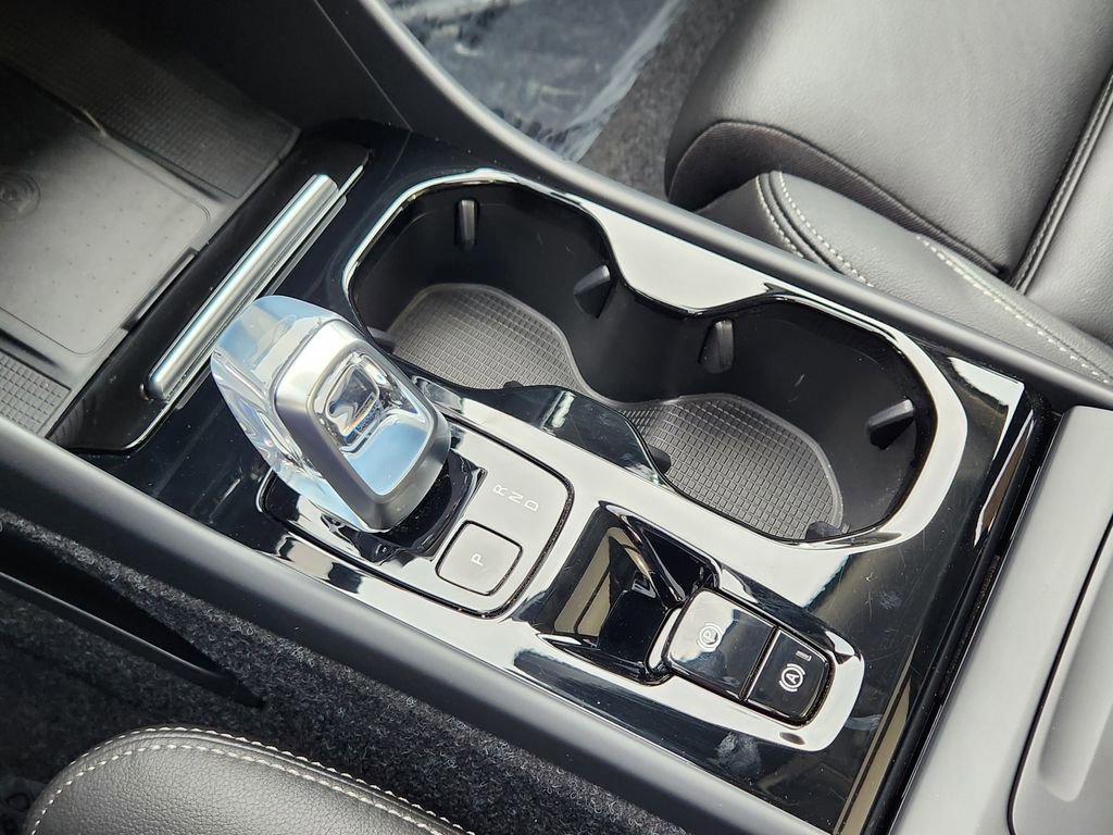 New 2025 Volvo XC40 B5 Plus w/ Protection Package Premier image 10