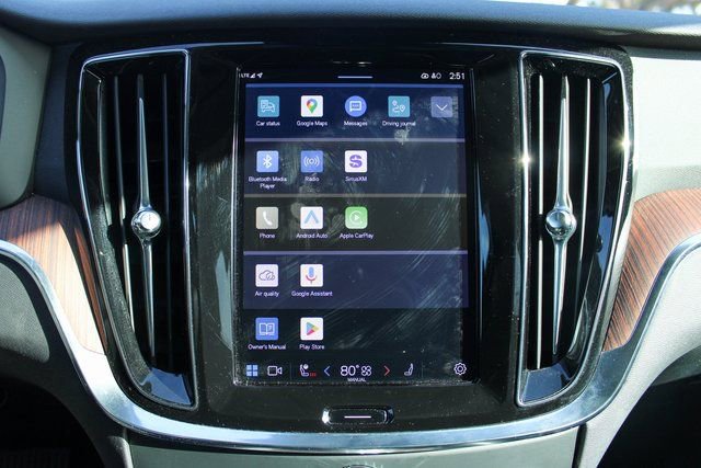 Used 2025 Volvo V60 B5 Cross Country Plus image 21