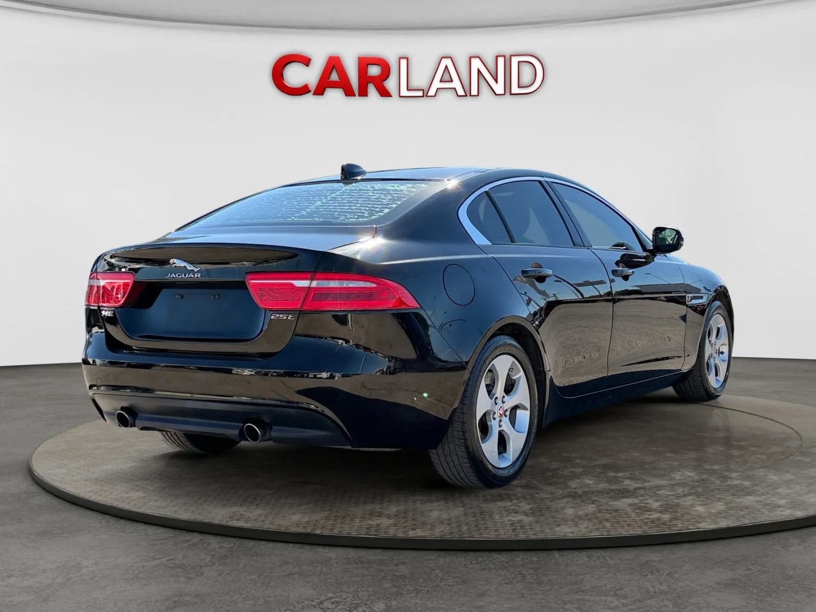 Used 2017 Jaguar XE RWD image 6