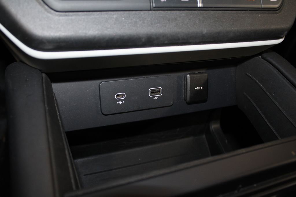 Used 2024 Land Rover Defender 110 S image 33