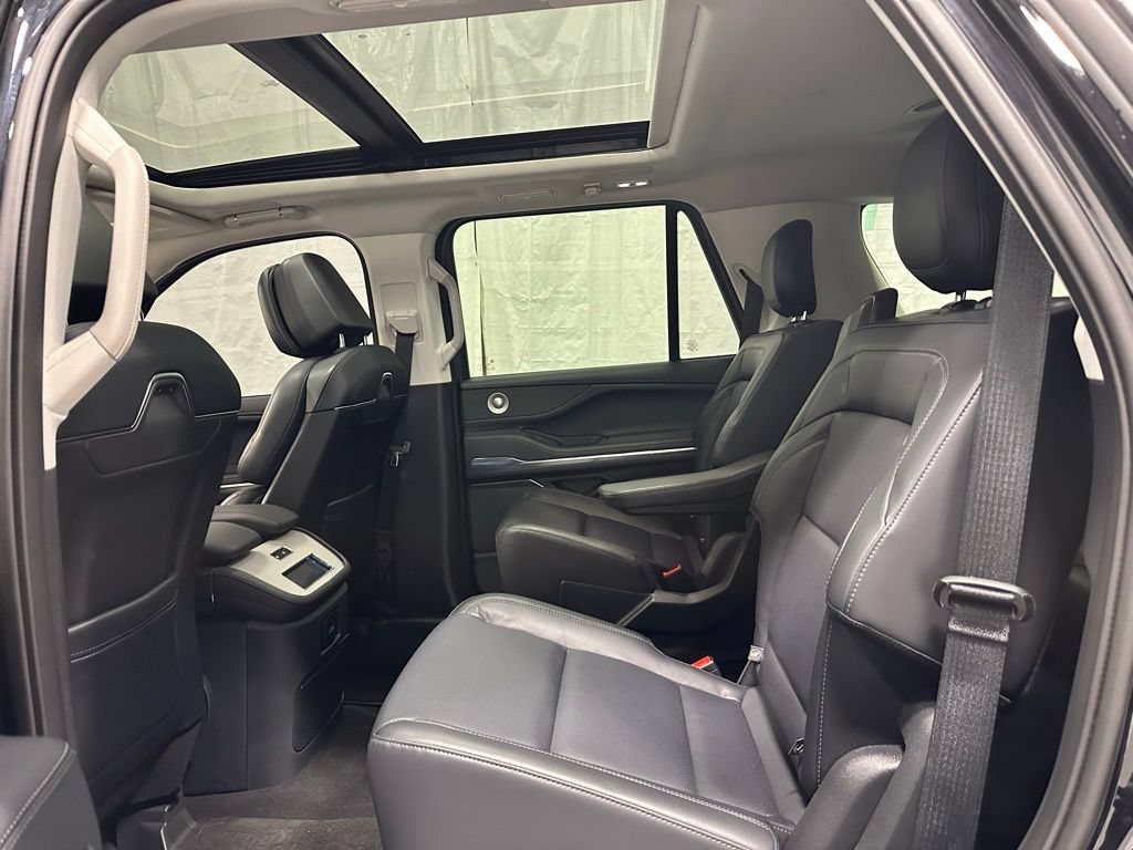 Used 2025 Lincoln Navigator Reserve image 48