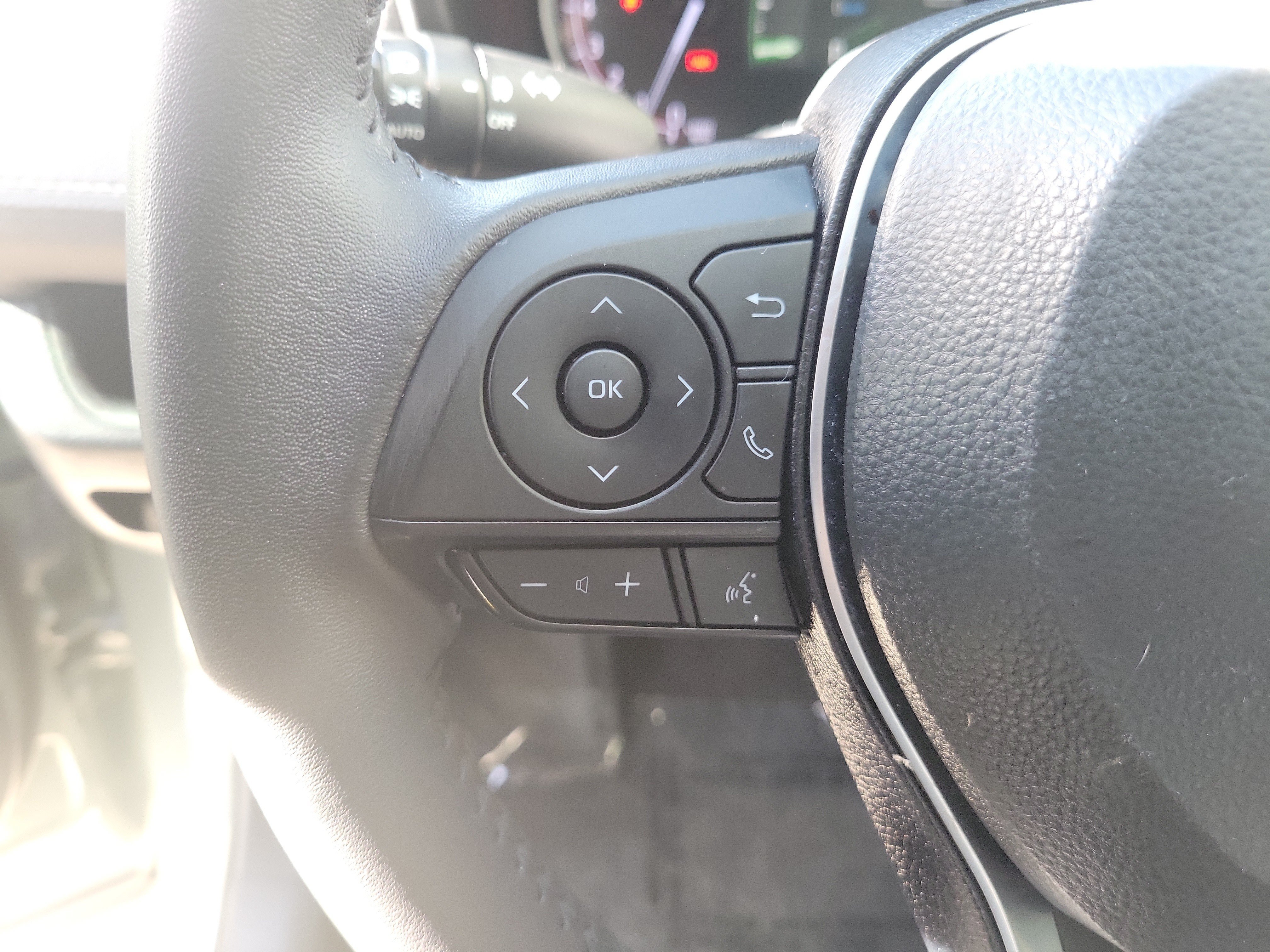 Used 2023 Toyota RAV4 XLE Premium FWD image 28