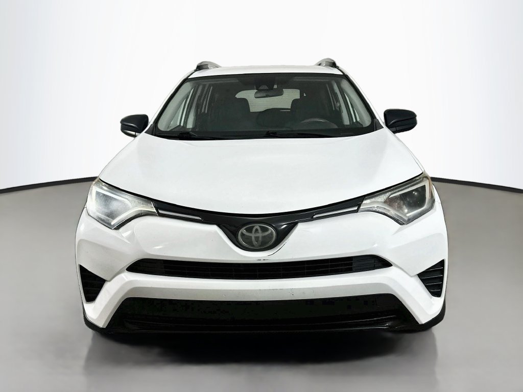 Used 2018 Toyota RAV4 LE FWD image 2