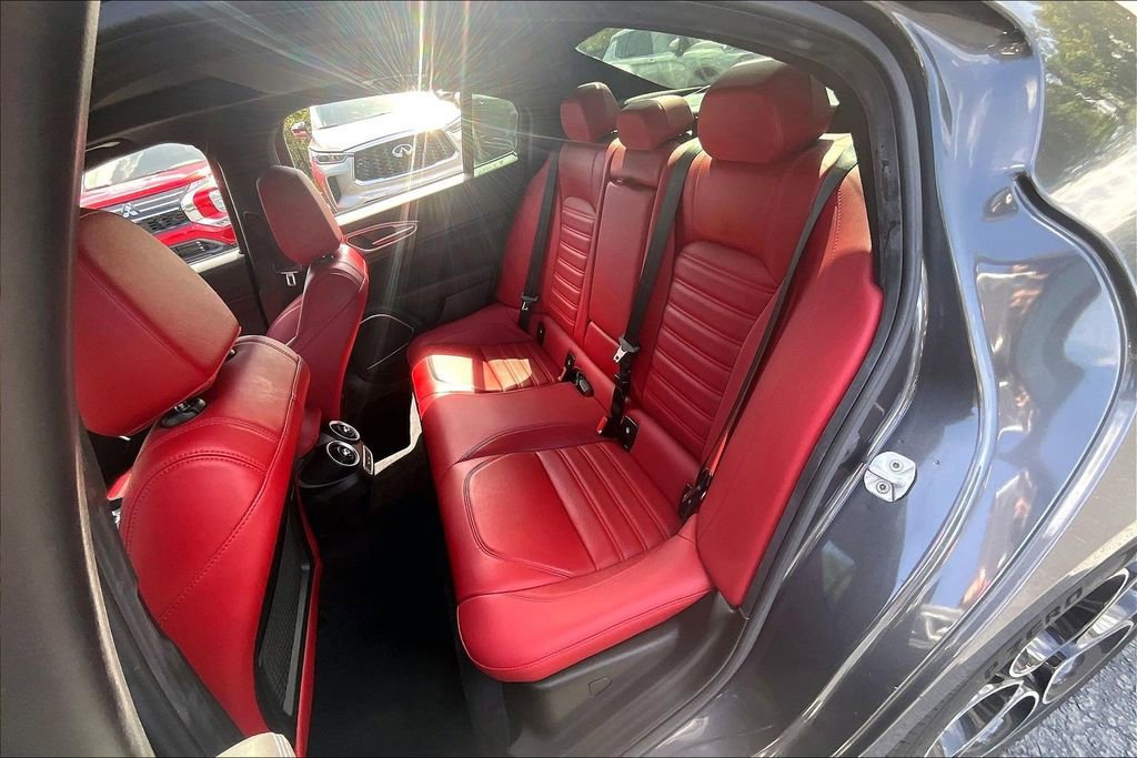 Used 2022 Alfa Romeo Giulia Veloce image 22