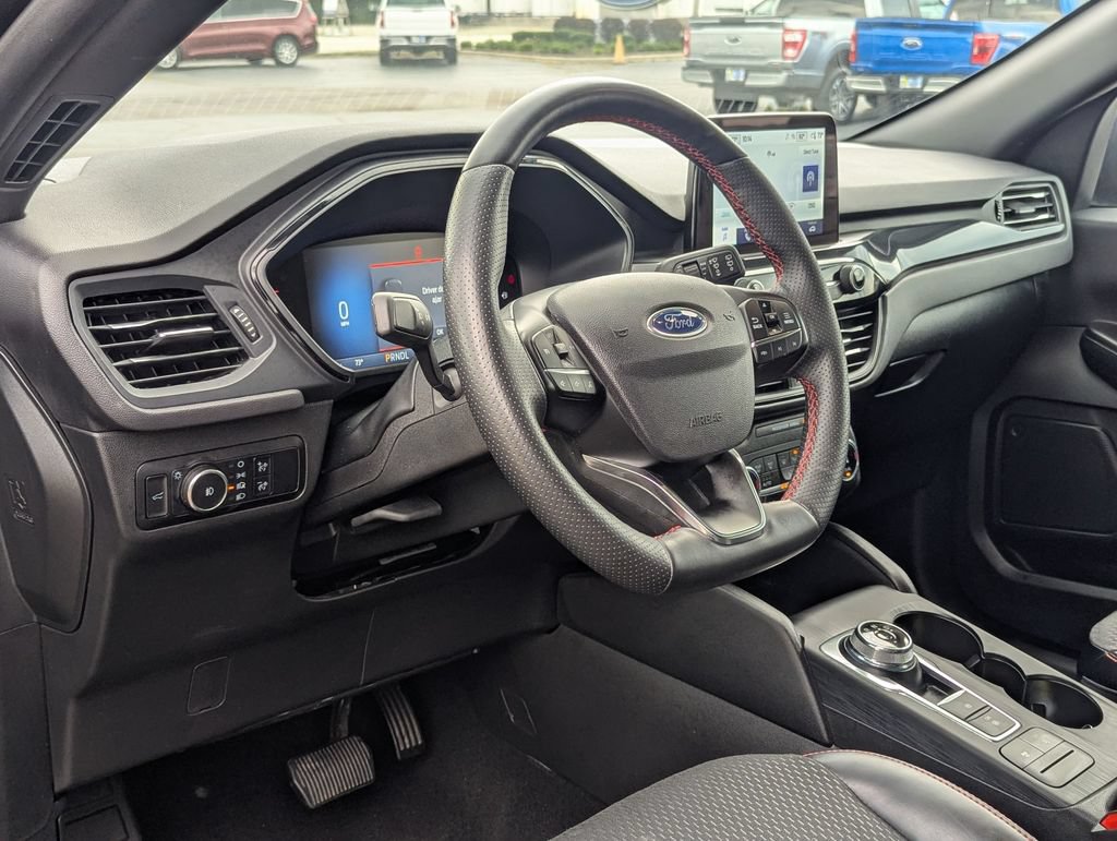 Used 2025 Ford Escape ST-Line Select AWD/4WD image 9