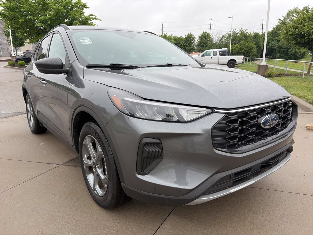 Used 2025 Ford Escape ST-Line FWD image 2