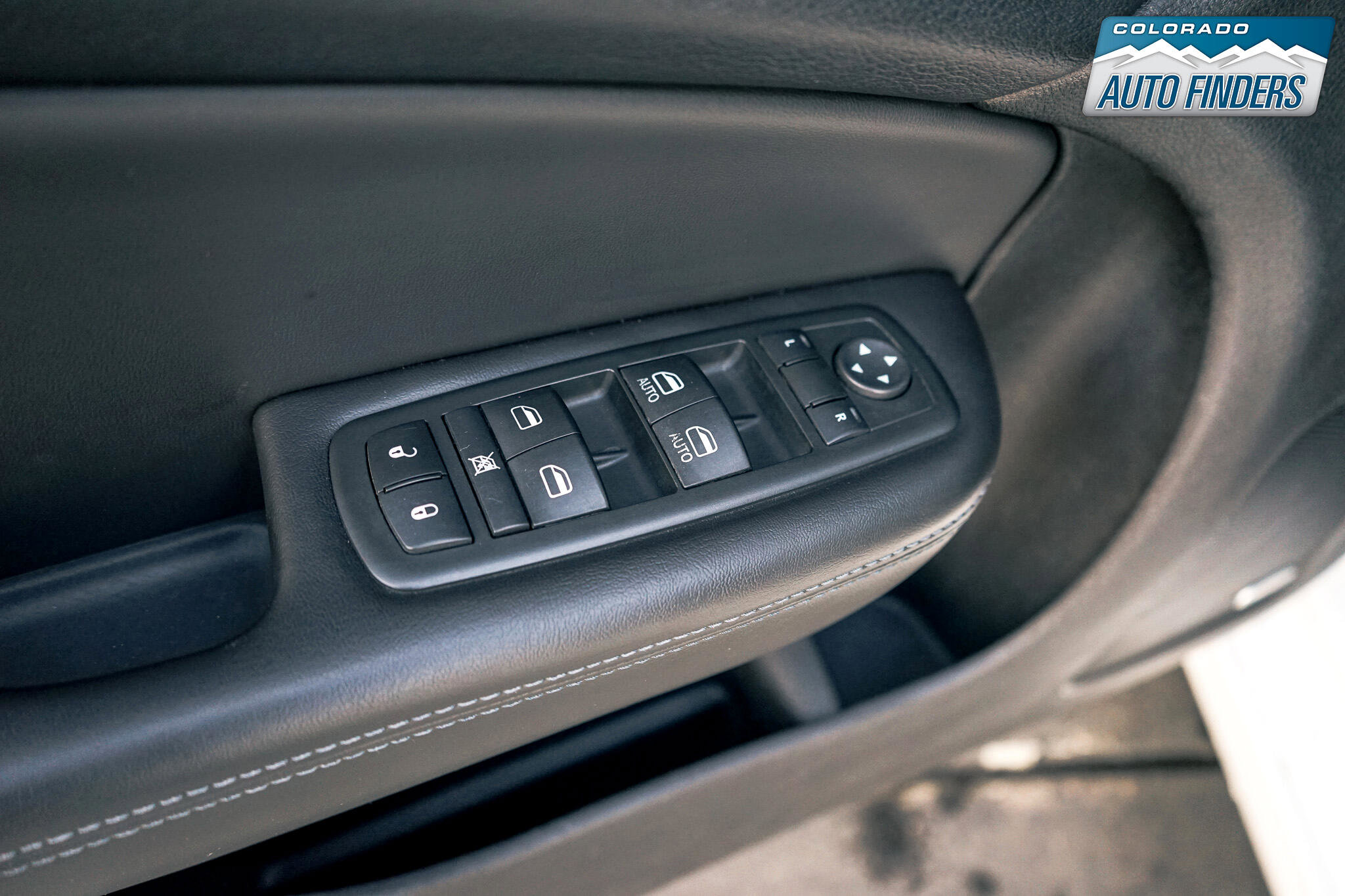 Used 2015 Chrysler 200 S w/ Navigation & Sound Group I image 10