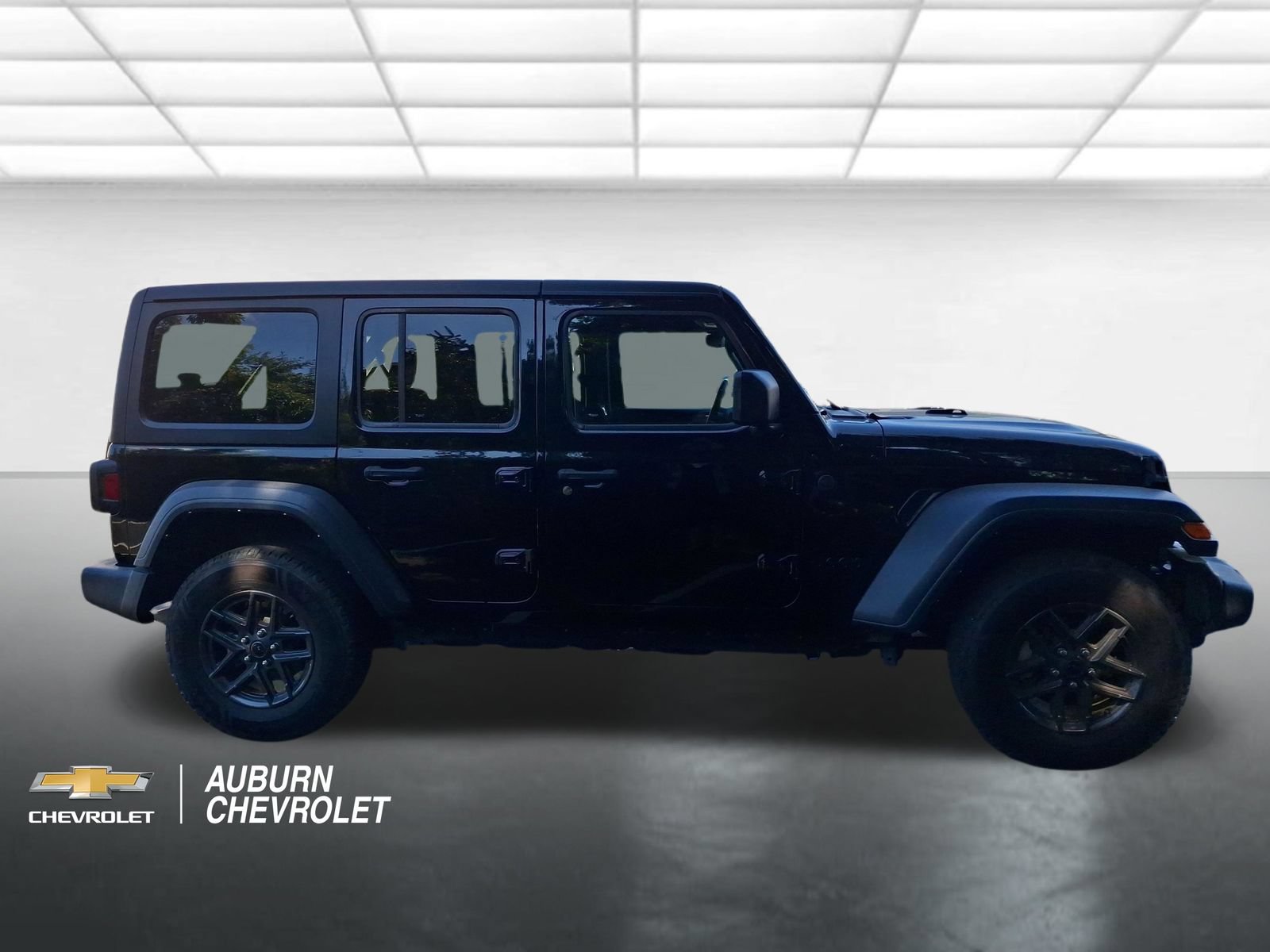 Used 2024 Jeep Wrangler Unlimited Sport AWD/4WD image 2