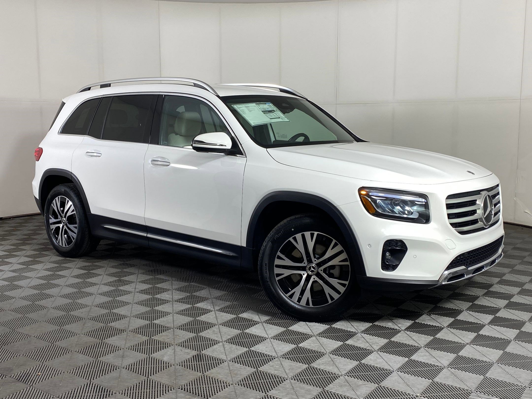 New 2025 Mercedes-Benz GLB 250 4MATIC image 6