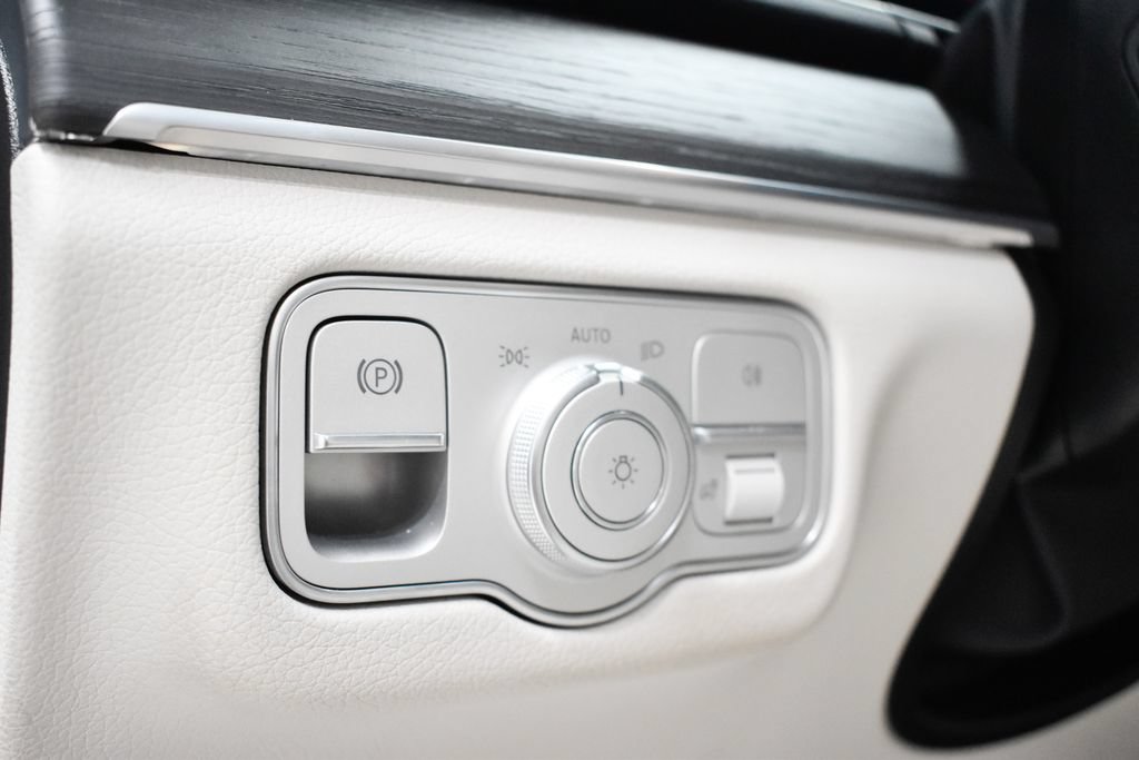 Certified 2025 Mercedes-Benz GLS 580 4MATIC image 19