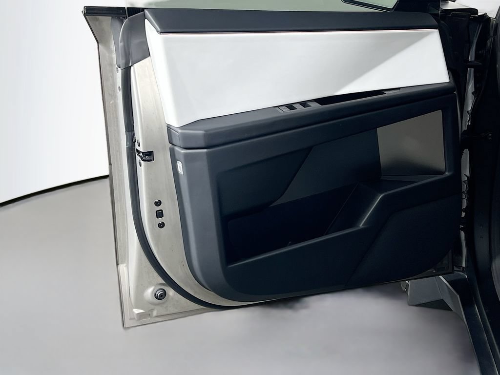 Used 2024 Tesla Cybertruck AWD Crew Cab image 18