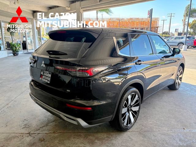 Used 2025 Mitsubishi Outlander SE FWD image 3