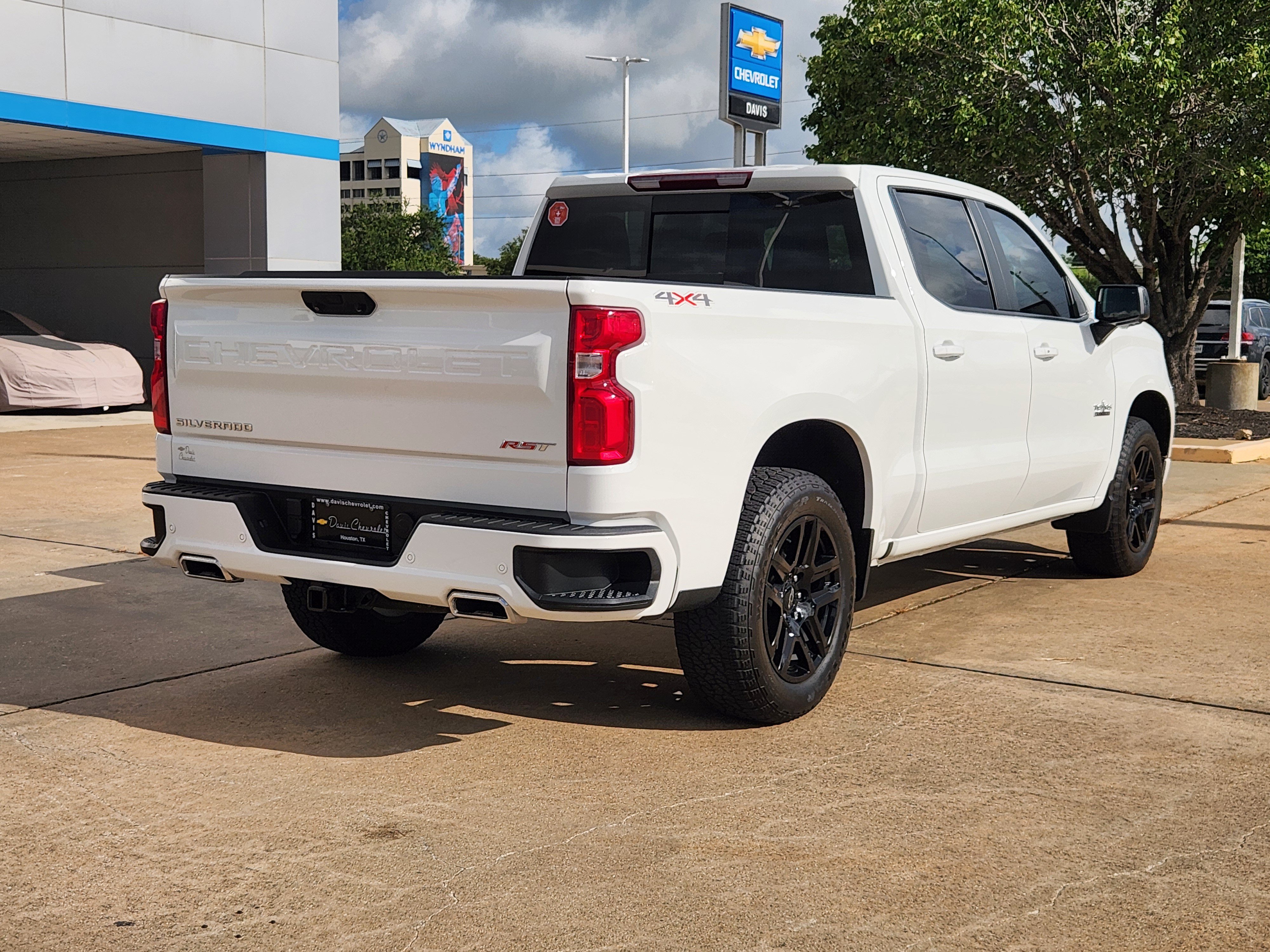 Used 2023 Chevrolet Silverado 1500 RST AWD/4WD image 6