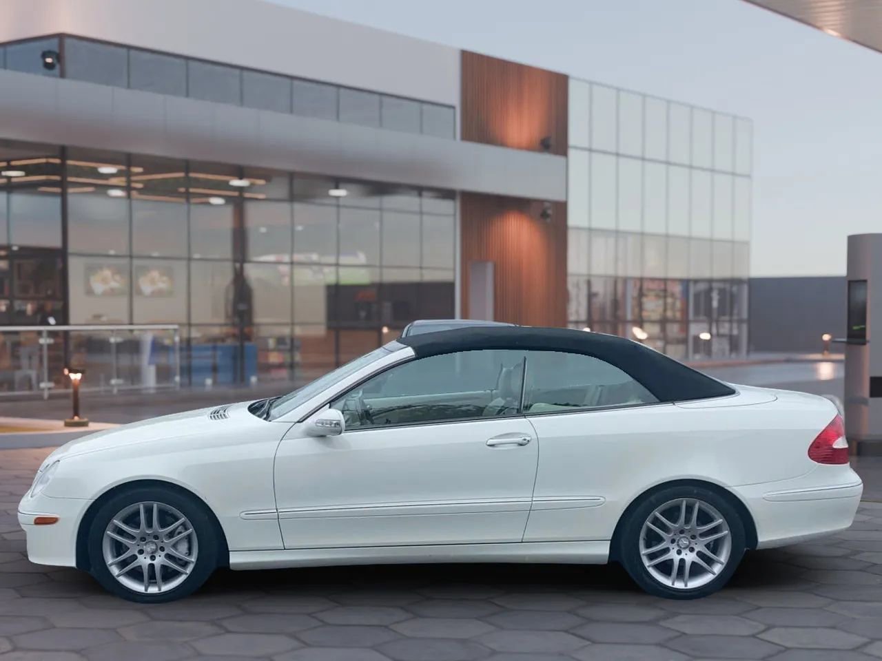 Used 2009 Mercedes-Benz CLK 350 Cabriolet image 10