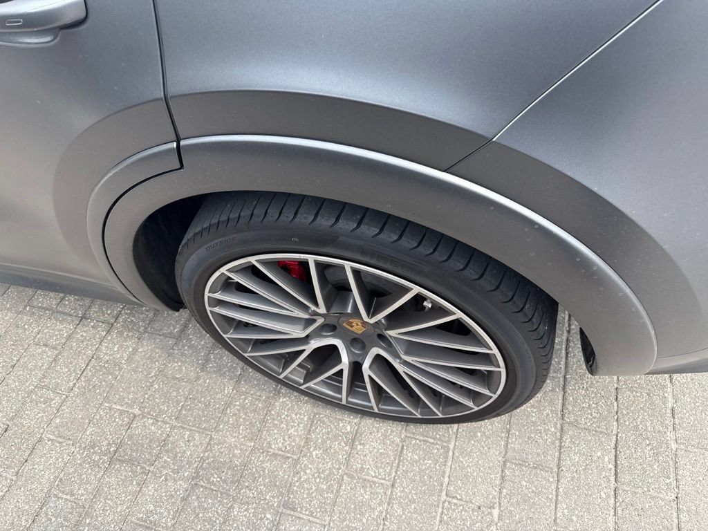 Used 2022 Porsche Cayenne GTS AWD/4WD image 11
