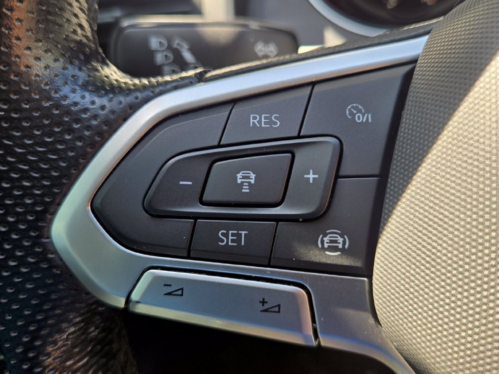 Used 2021 Volkswagen Atlas SE w/ Panoramic Sunroof Package FWD image 26