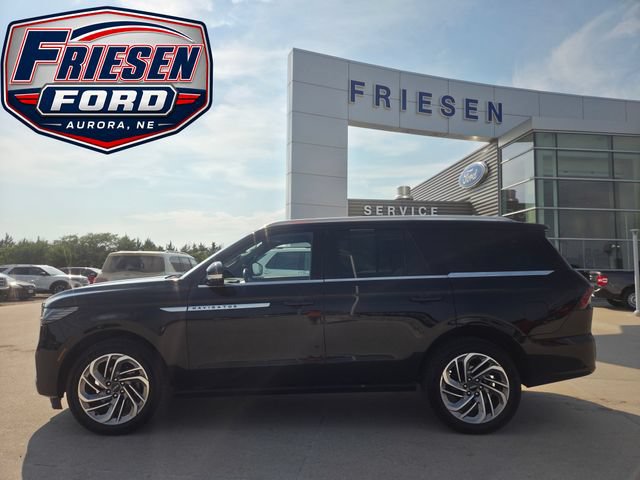 Used 2025 Lincoln Navigator Reserve AWD/4WD image 4