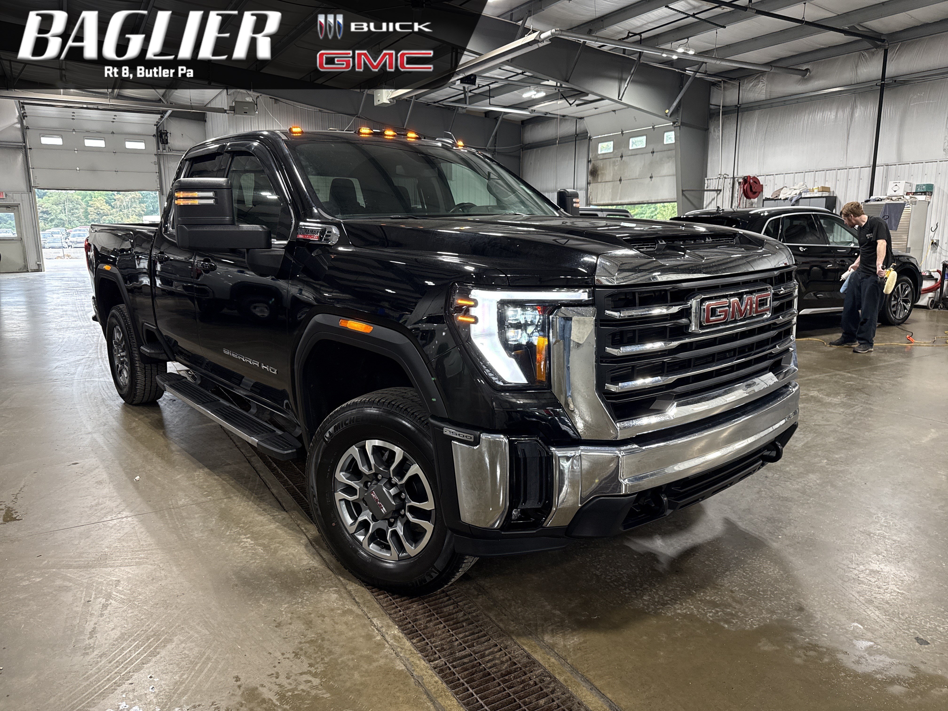 Used 2025 GMC Sierra 2500 SLE w/ Preferred Package AWD/4WD image 1