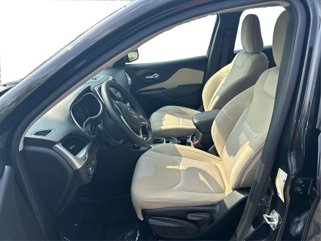 Used 2016 Jeep Cherokee Sport AWD/4WD image 10
