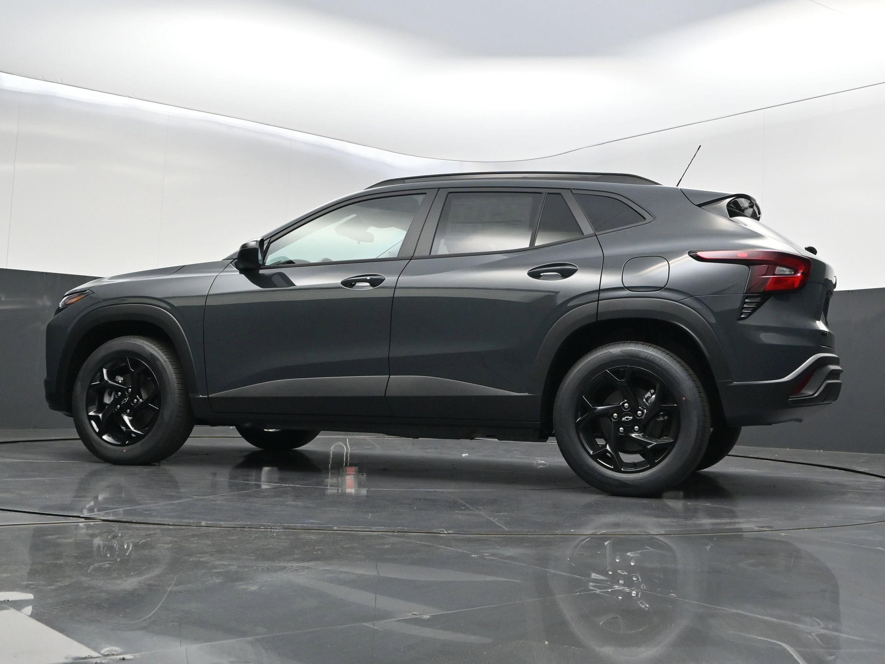 New 2026 Chevrolet Trax LT w/ Sunroof Package FWD image 38