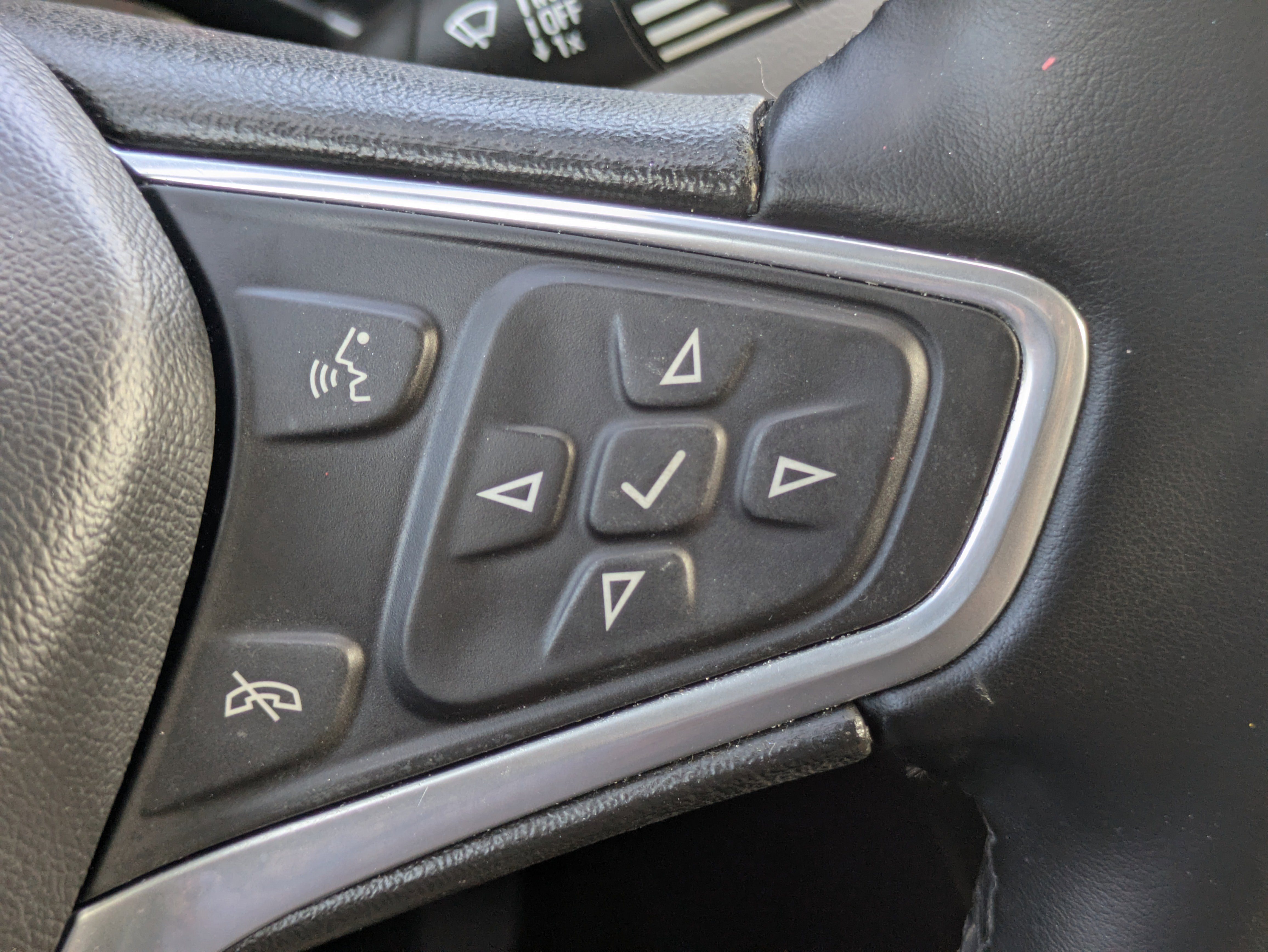 Used 2023 Chevrolet Equinox LT w/ Driver Convenience Package image 18