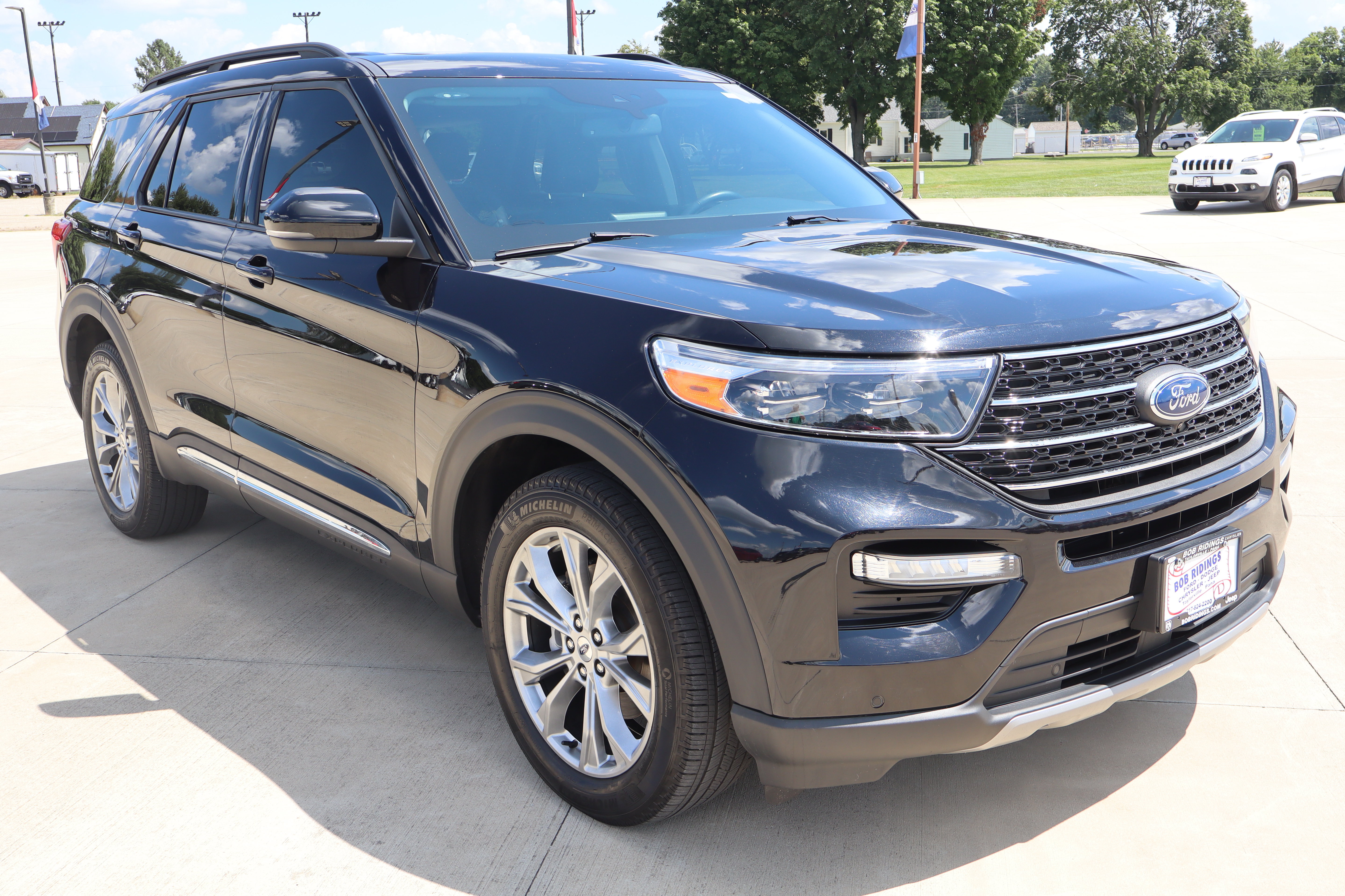 Used 2023 Ford Explorer XLT w/ Equipment Group 202A AWD/4WD image 3