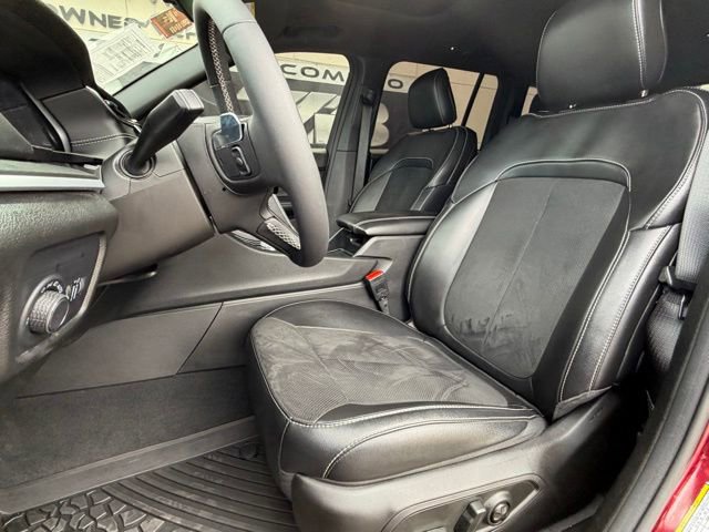Used 2025 Jeep Grand Cherokee Altitude AWD/4WD image 12