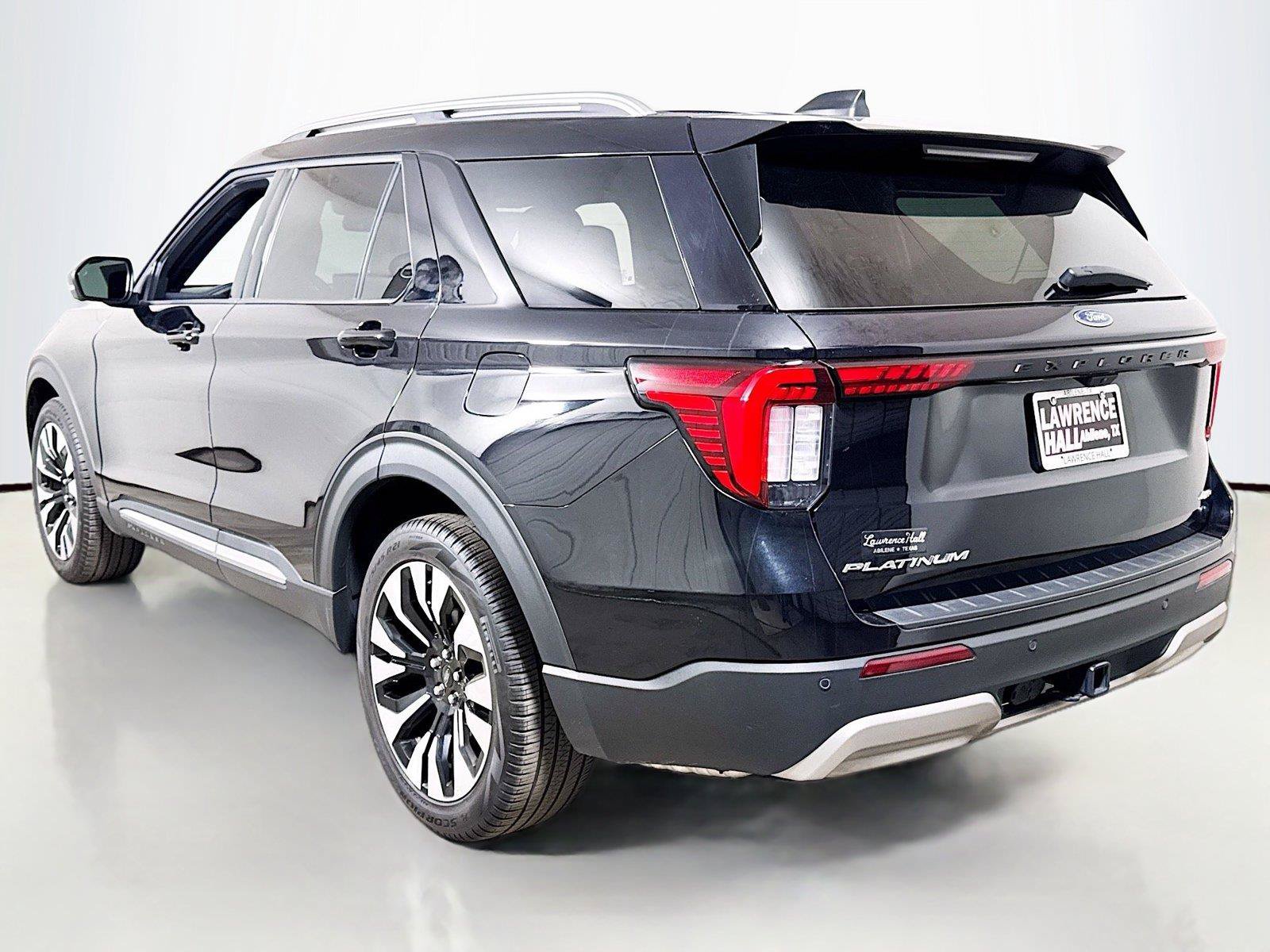 Used 2025 Ford Explorer Platinum AWD/4WD image 6