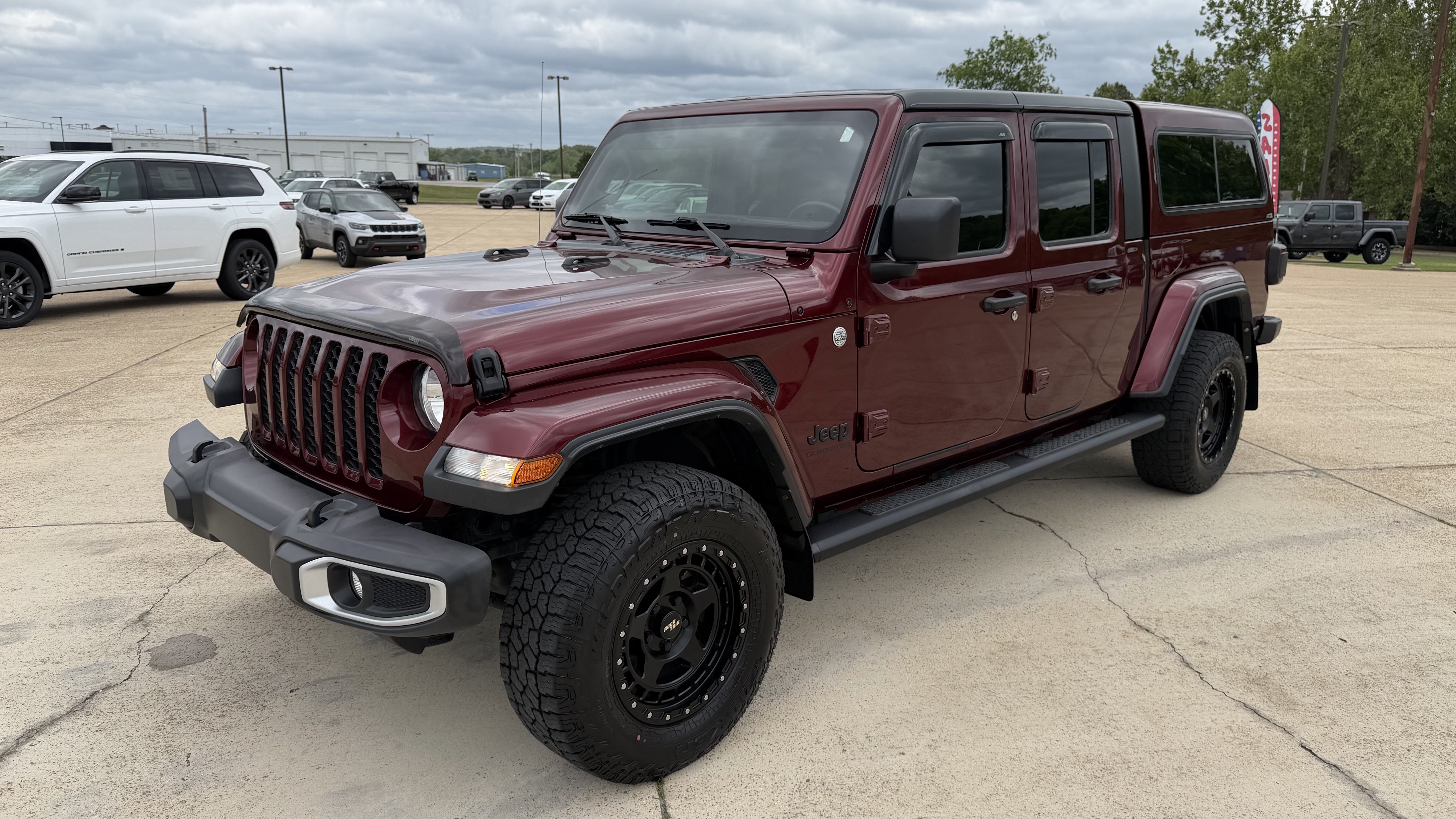 Used 2021 Jeep Gladiator Sport AWD/4WD image 2