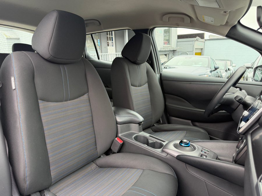 Used 2025 Nissan Leaf S FWD image 30