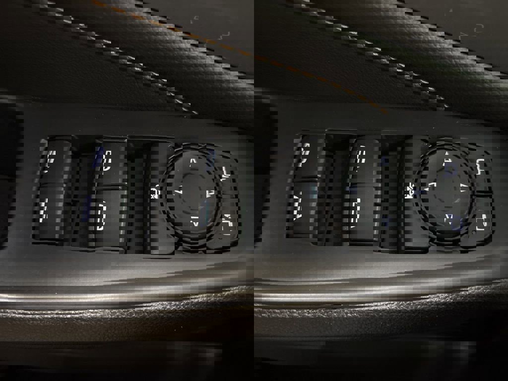 Used 2021 Chevrolet Traverse LS image 28