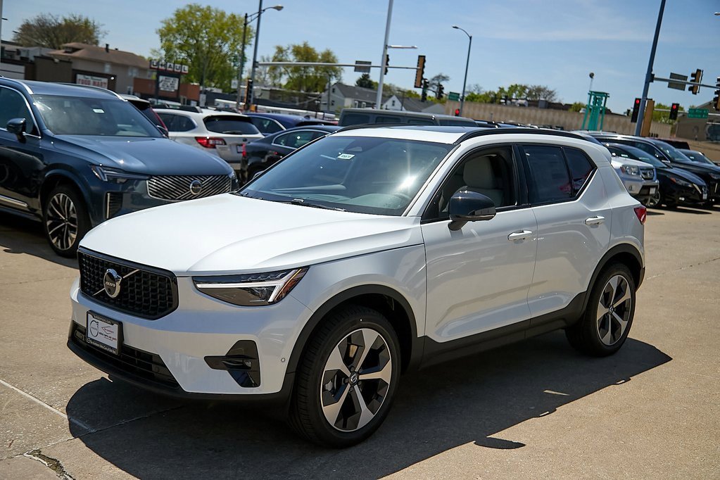 New 2025 Volvo XC40 B5 Plus w/ Protection Package Premier image 6