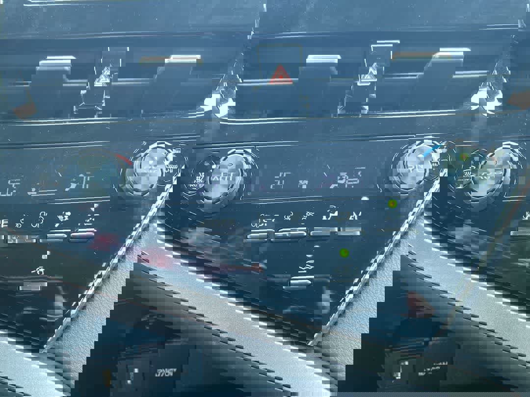 Used 2023 Toyota Camry SE image 18