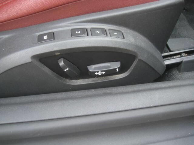 Used 2011 Volvo C70 T5 image 28