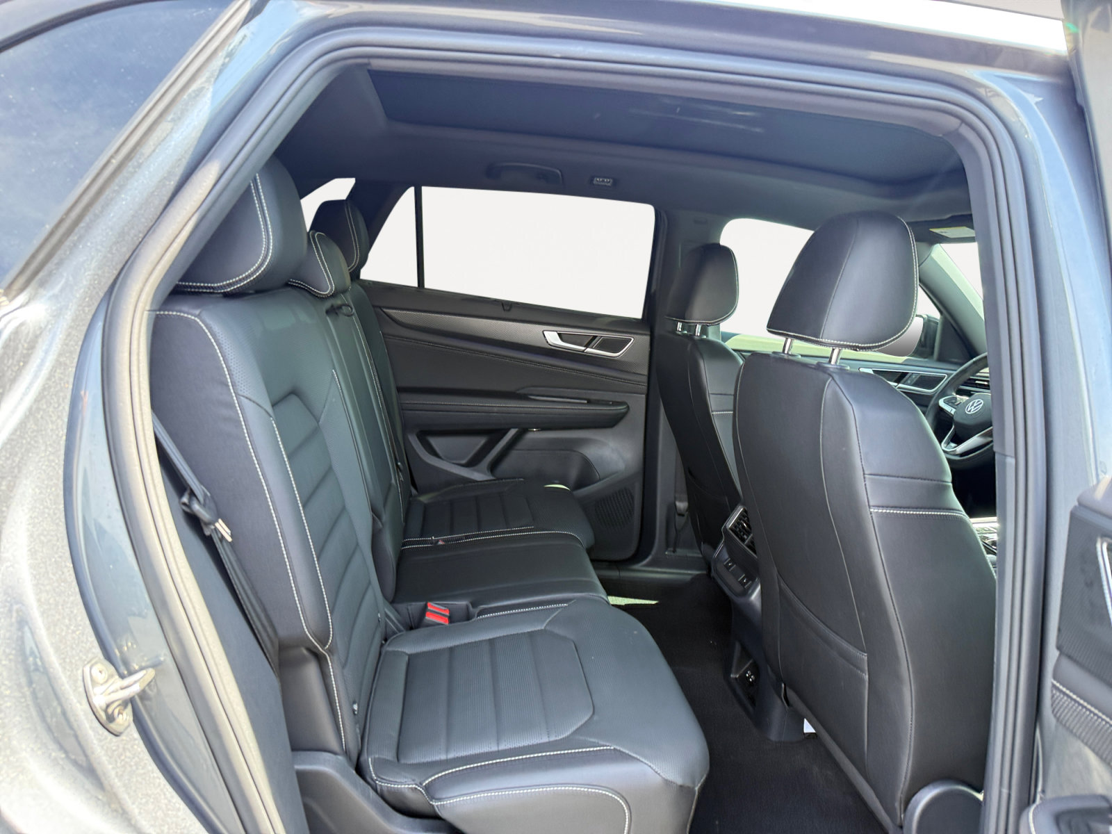 Certified 2025 Volkswagen Atlas Cross Sport SEL R-Line AWD/4WD image 18