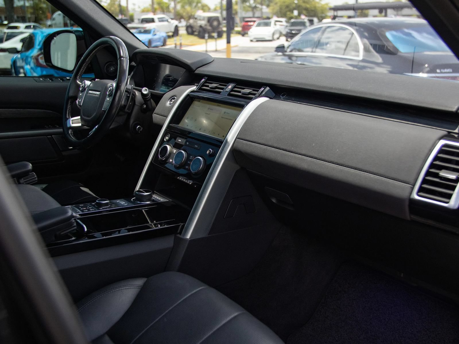 Used 2018 Land Rover Discovery HSE AWD/4WD image 29
