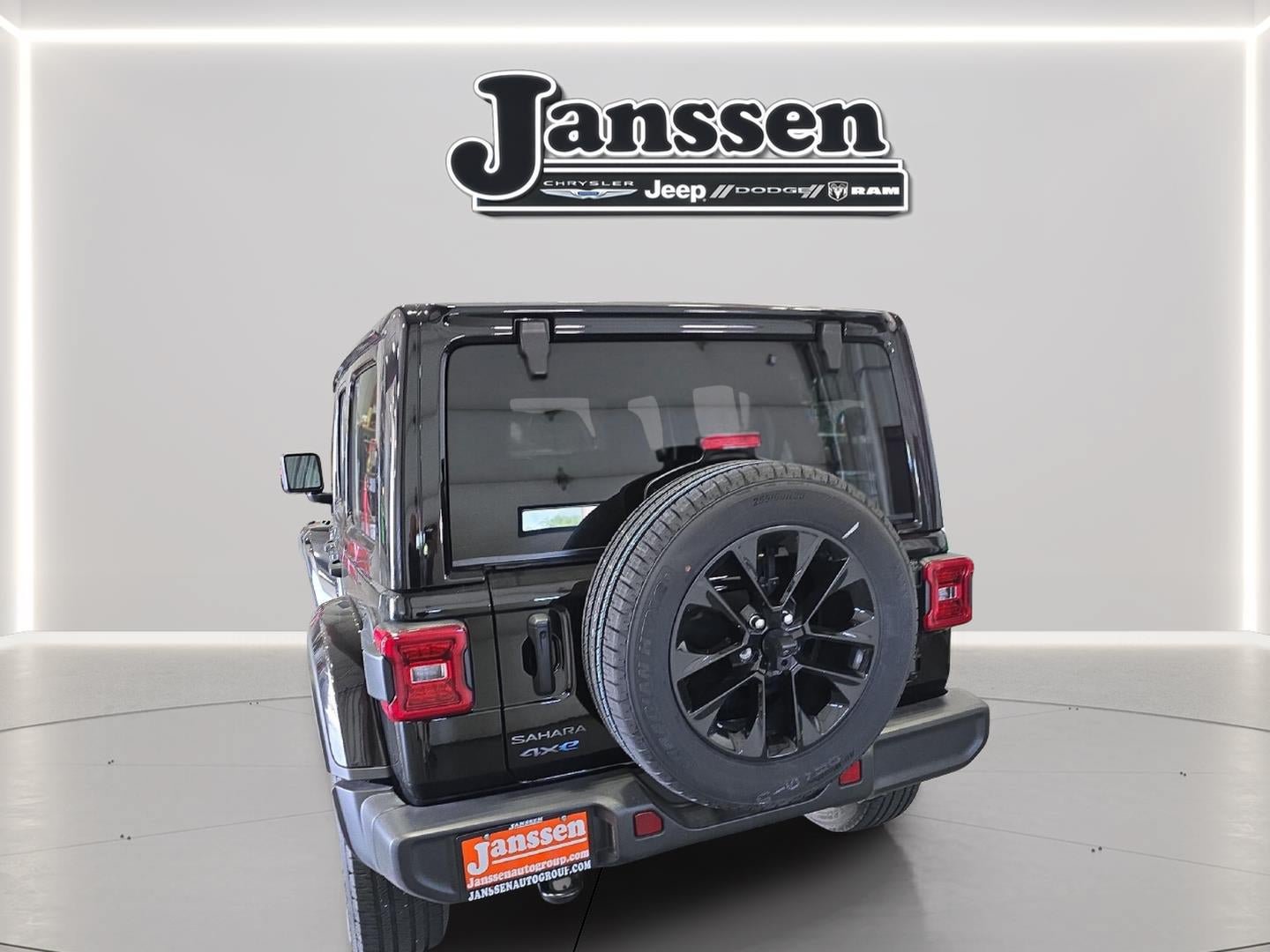 Used 2025 Jeep Wrangler Unlimited Sahara AWD/4WD image 4