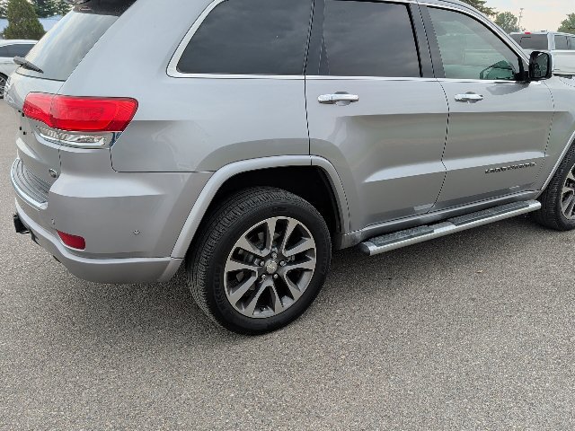 Used 2017 Jeep Grand Cherokee Overland w/ Jeep Active Safety Group AWD/4WD image 8