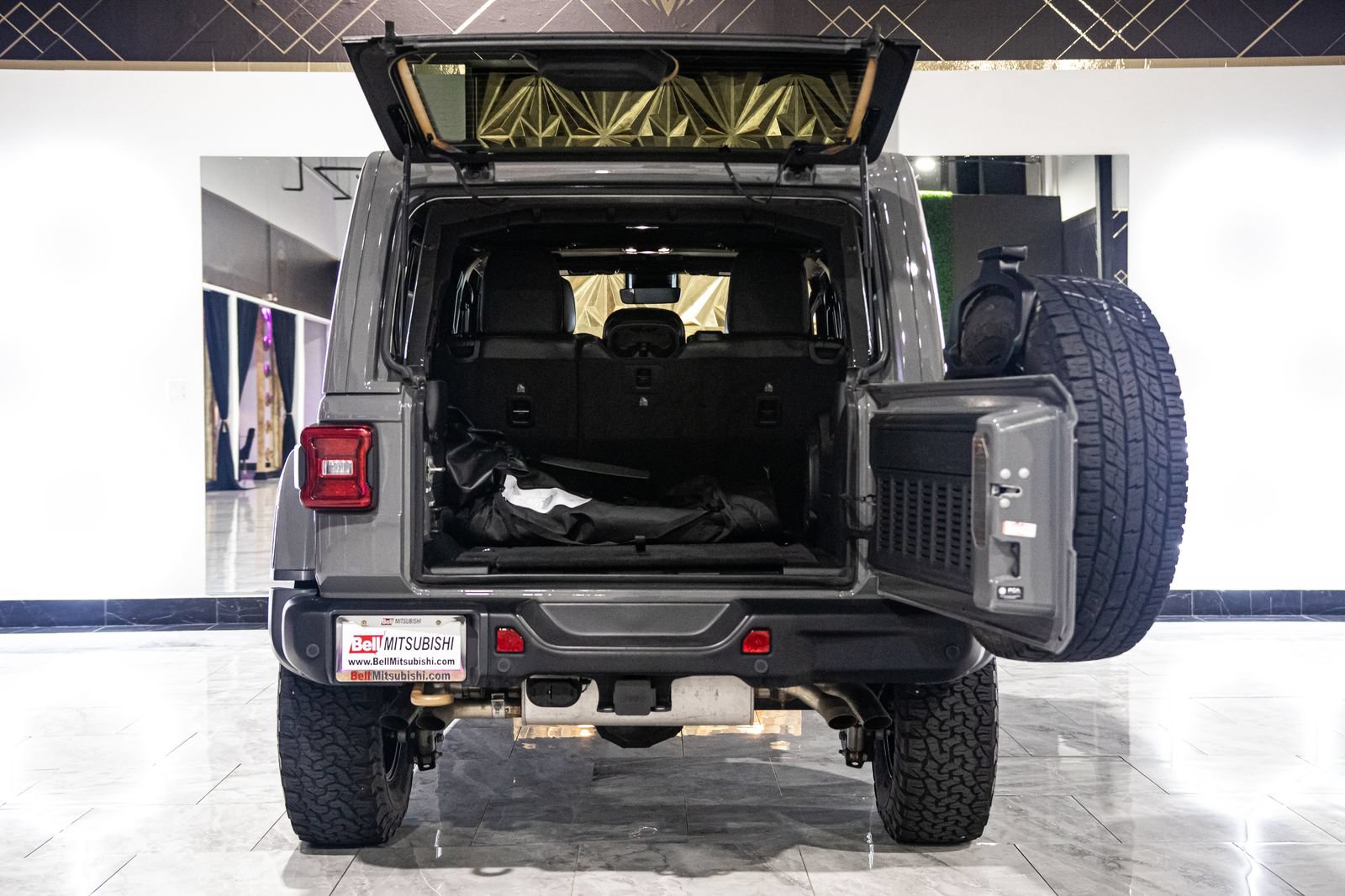 Used 2023 Jeep Wrangler Unlimited Rubicon 392 w/ Trailer Tow Package AWD/4WD image 25