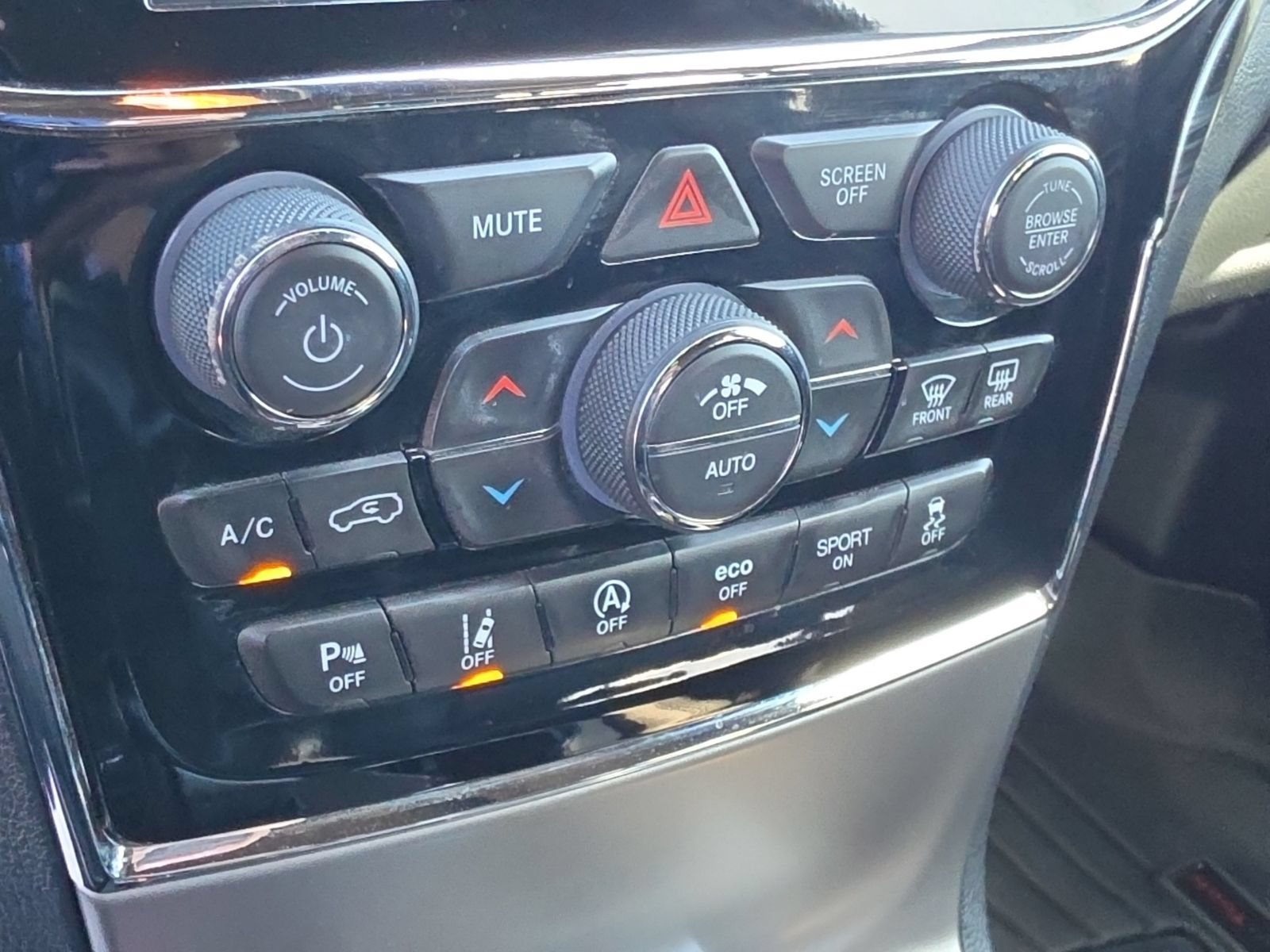 Used 2020 Jeep Grand Cherokee Altitude RWD image 23