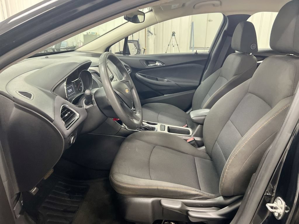 Used 2017 Chevrolet Cruze LS FWD image 19