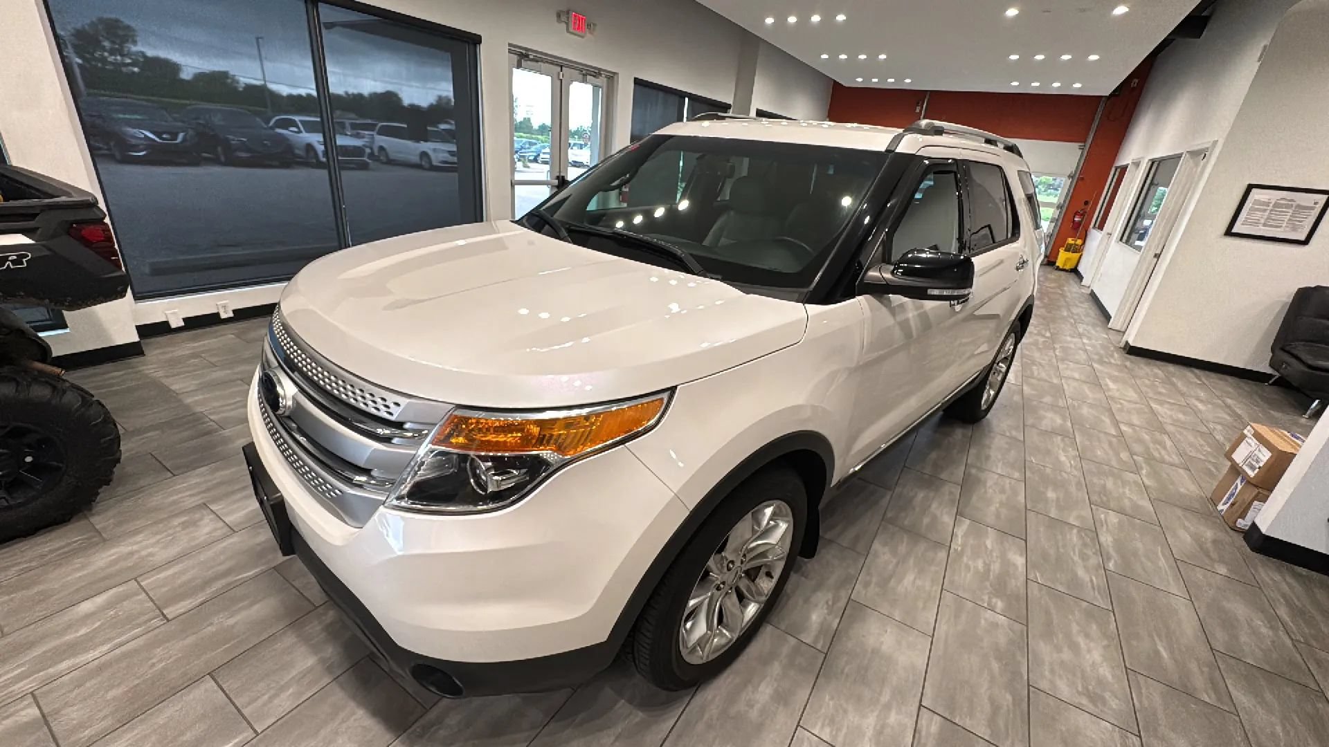Used 2014 Ford Explorer XLT w/ Equipment Group 202A FWD image 8