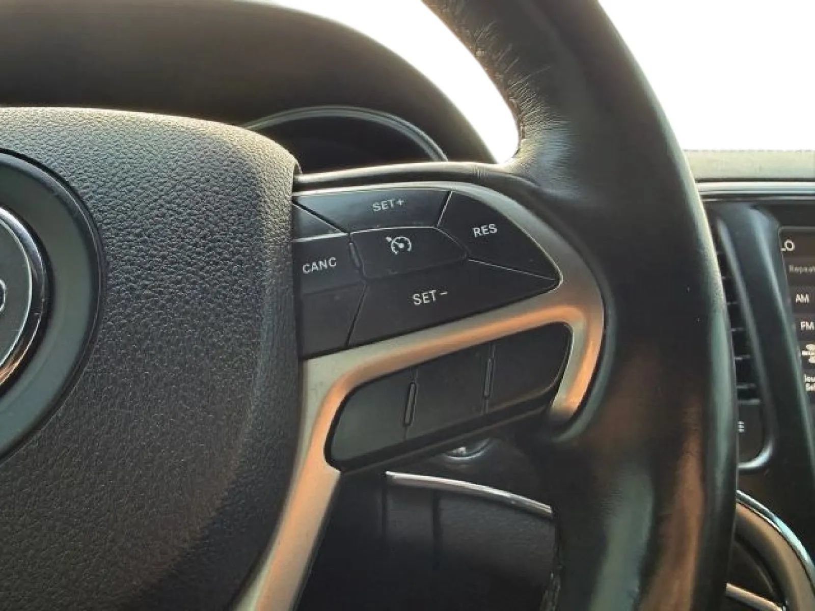 Used 2018 Jeep Grand Cherokee Overland AWD/4WD image 23