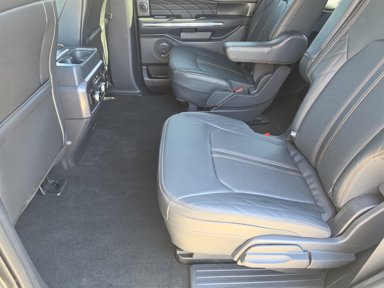 Used 2024 Ford Expedition Platinum AWD/4WD image 13