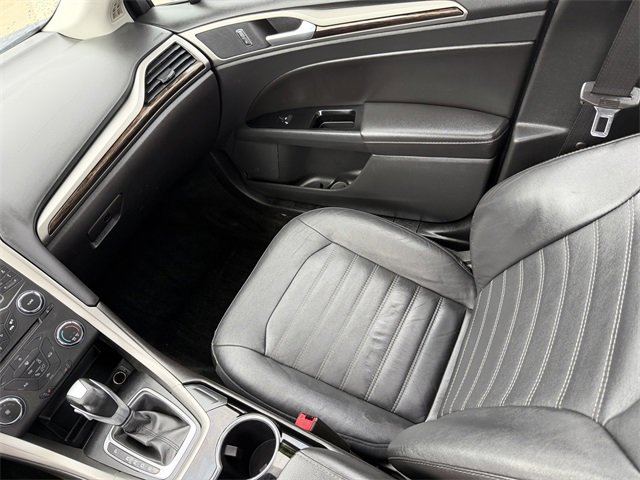 Used 2015 Ford Fusion SE w/ Equipment Group 202A image 16