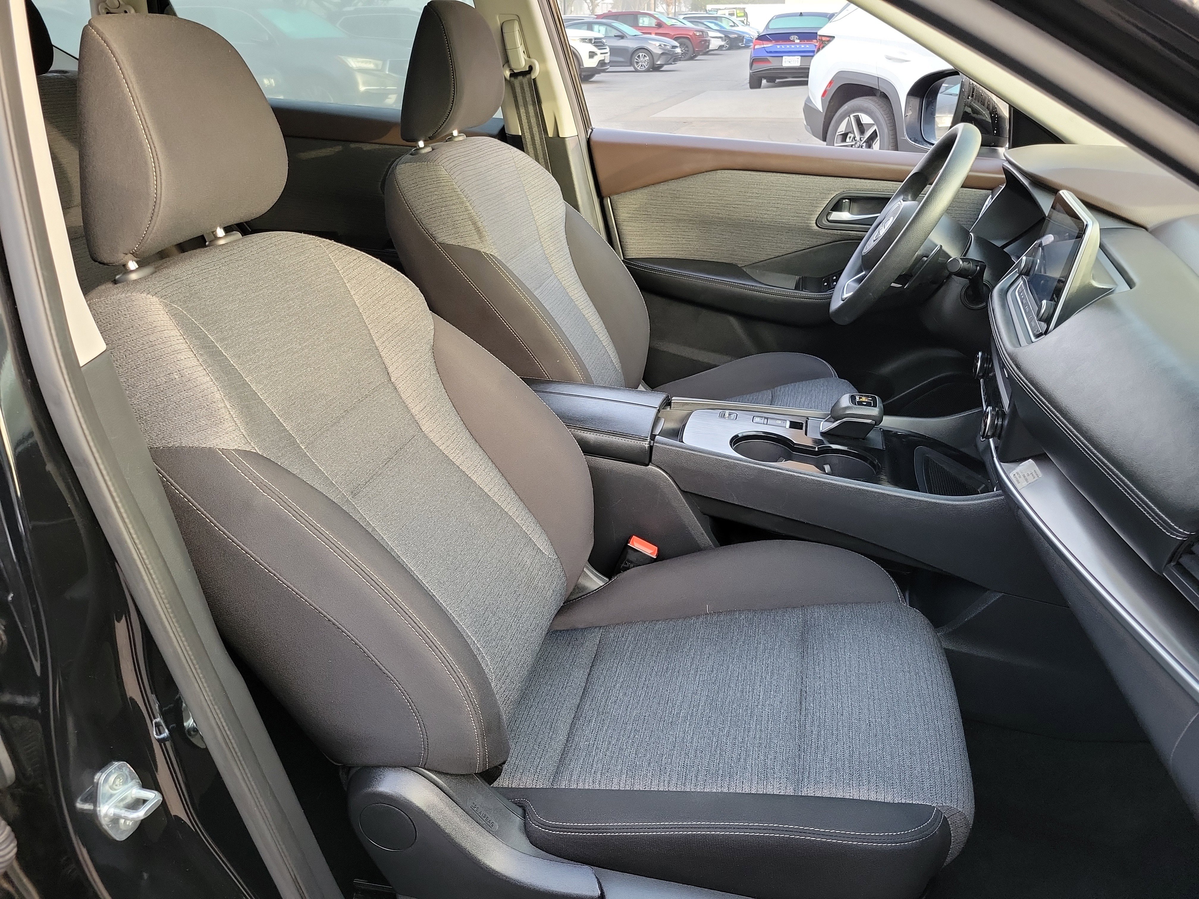 Used 2023 Nissan Rogue SV image 19